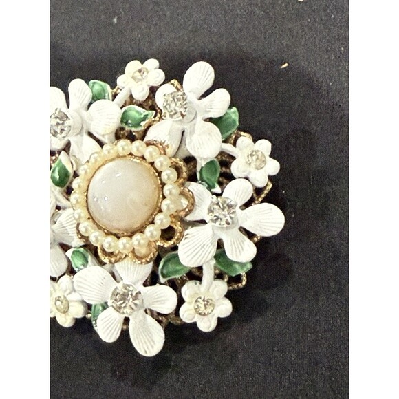 Retro Daisy Flower Cluster Pin - Gold Tone Enamel & Rhinestone Costume Jewelry - Picture 3 of 6